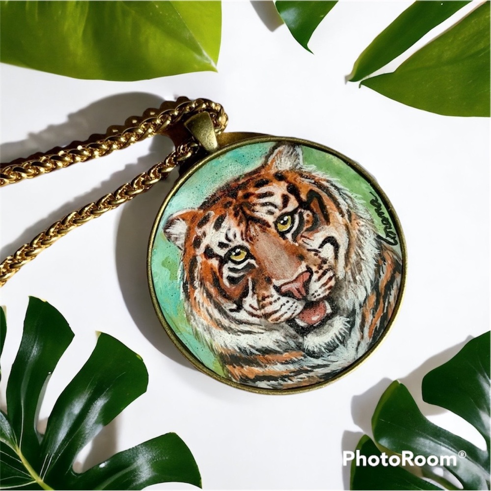Beautiful handpainted TIGER big cat pendant w mesh chain OOAK